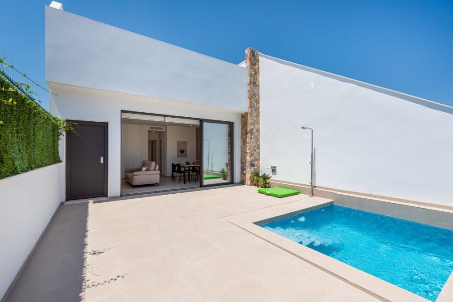 Villa de obra nueva completamente amueblada en Pilar de la Horadada